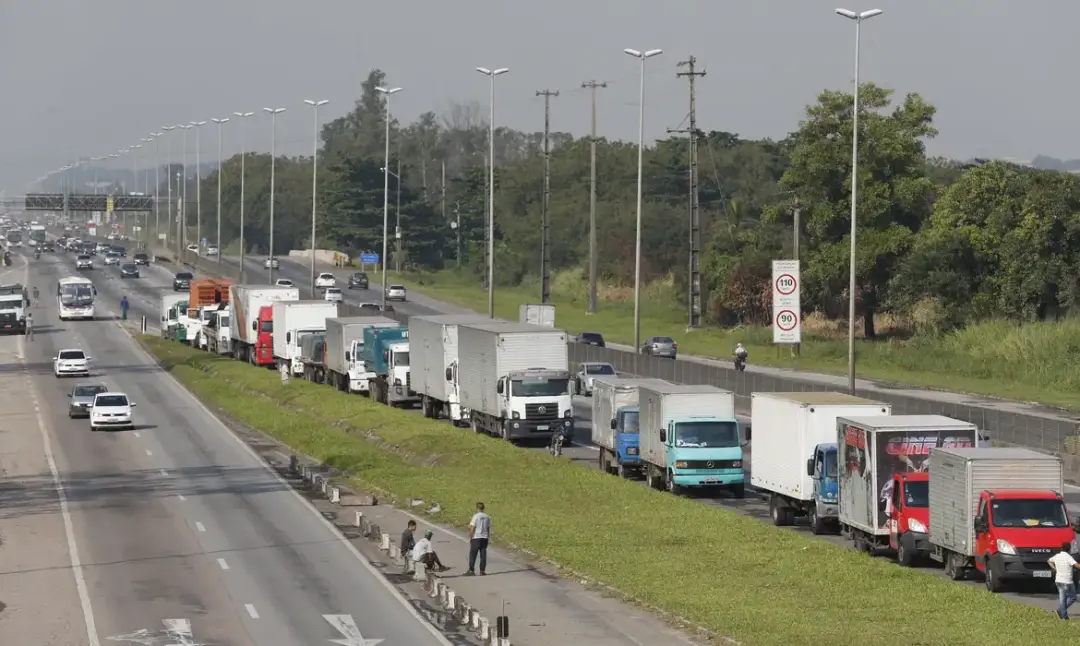 Empresas que pagarem frete abaixo do piso podem ter o registro suspenso pela ANTT. Isso afeta o RNTRC, documento chave …