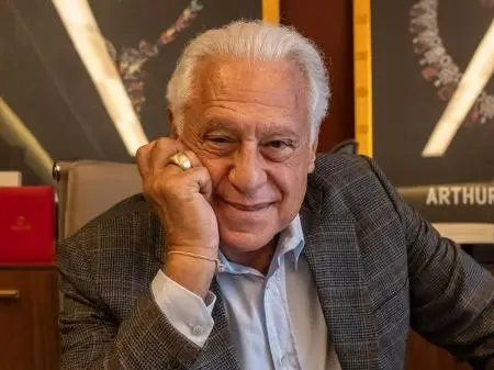 Arthur teve três amantes, segredo revelado em Quem Ama Cuida. A exposição de casos assim mostra como as relações comple…