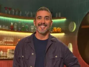 André Marques deixa aposentadoria por Angélica, e ele disse que ela quer namorada pra ele. A situação mostra que o pess…