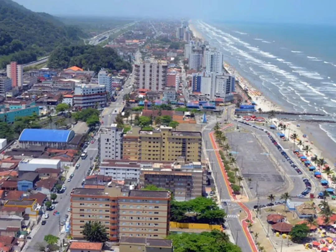 Mongaguá, orla, 30 quiosques. O TJ-SP derrubou a liminar que protegia os quiosques, permitindo a demolição para nova es…