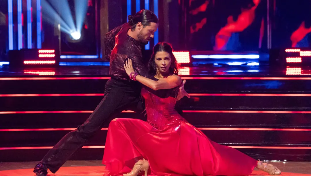 DWTS 2026 traz estrelas competitivas, mas quem leva o Troféu Mirrorball depende do público. Acho que a votação popular …