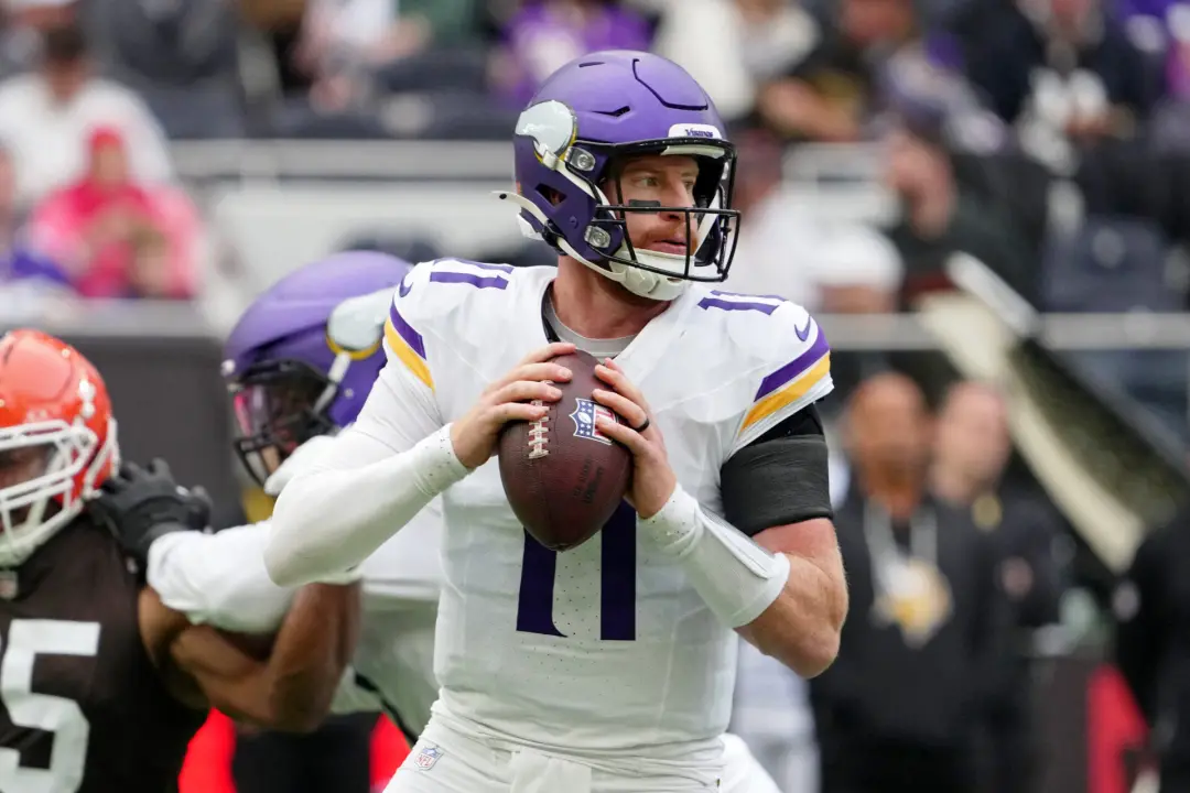 Kyler Murray foi afastado para a Semana 2, pois o protocolo de concussão não liberou a volta. O Carson Wentz assumiu e …