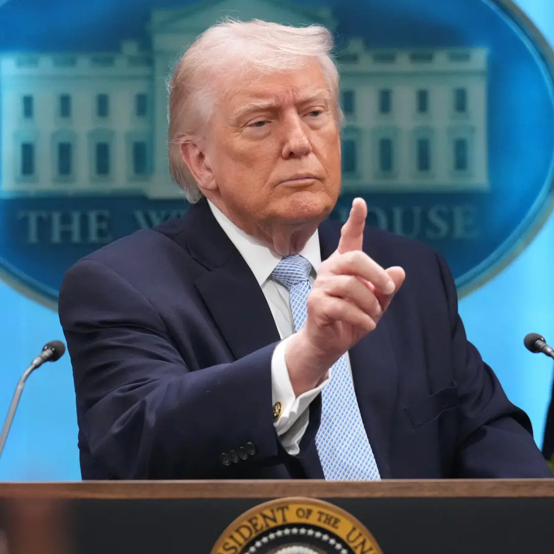 Trump vetou o acesso à Casa Branca de CNN, MSNBC e Politico. Isso gera um cerco midiático incomum, o que afeta a transp…