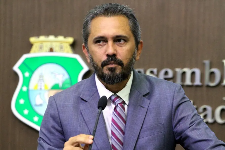 29 minutos de propaganda perdidos pra coligação do Elmano de Freitas no TRE-CE. A decisão veio porque uma peça tentou a…