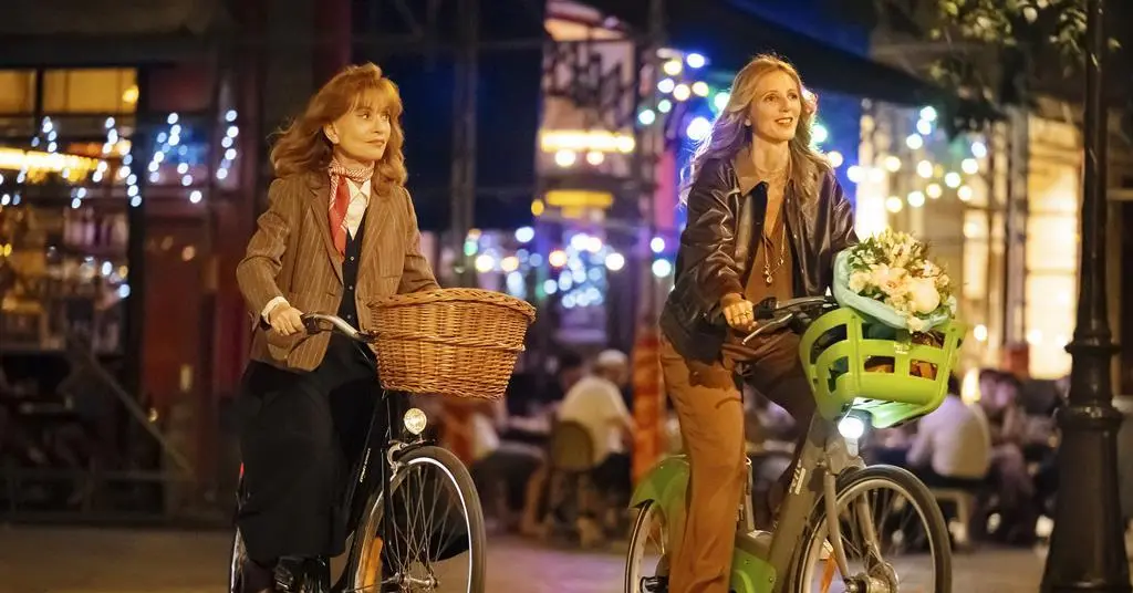 Isabelle Huppert ganhou o prêmio TIFF Tribute Performer Award no Festival de Cinema de Toronto. O filme All About Corin…