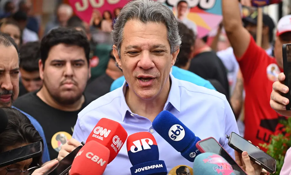 Fernando Haddad se reúne com mulheres evangélicas em hotel no centro de São Paulo. Essa tentativa de apoio mostra a dif…