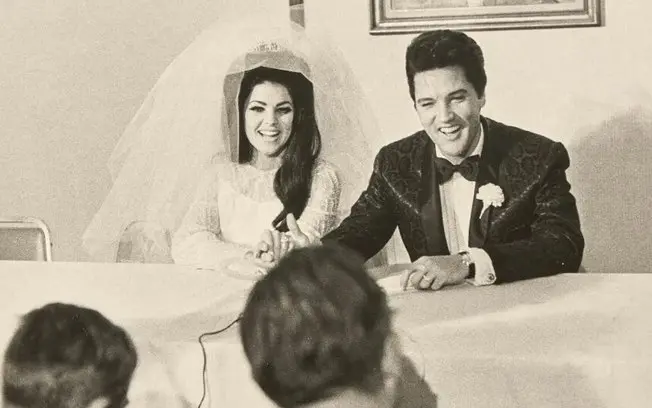 Álbum com 30 fotos originais do casamento de Elvis Presley, com fotos da filha Lisa Marie, vai a leilão por no mínimo R…