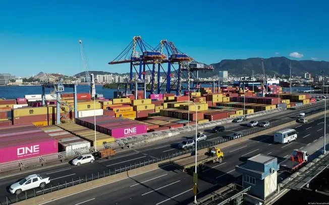 Selic em 13,75% desde 2022 pressiona contas públicas, com Dívida Bruta de 82,5% do PIB em julho de 2026. O juro alto ap…