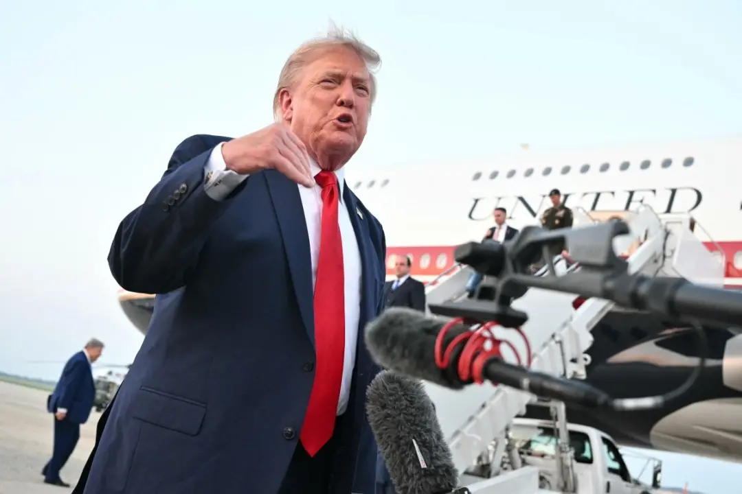 Donald Trump baniu CNN, MSNow e Politico da Casa Branca por alegar notícias falsas. A justificativa é que esses meios d…