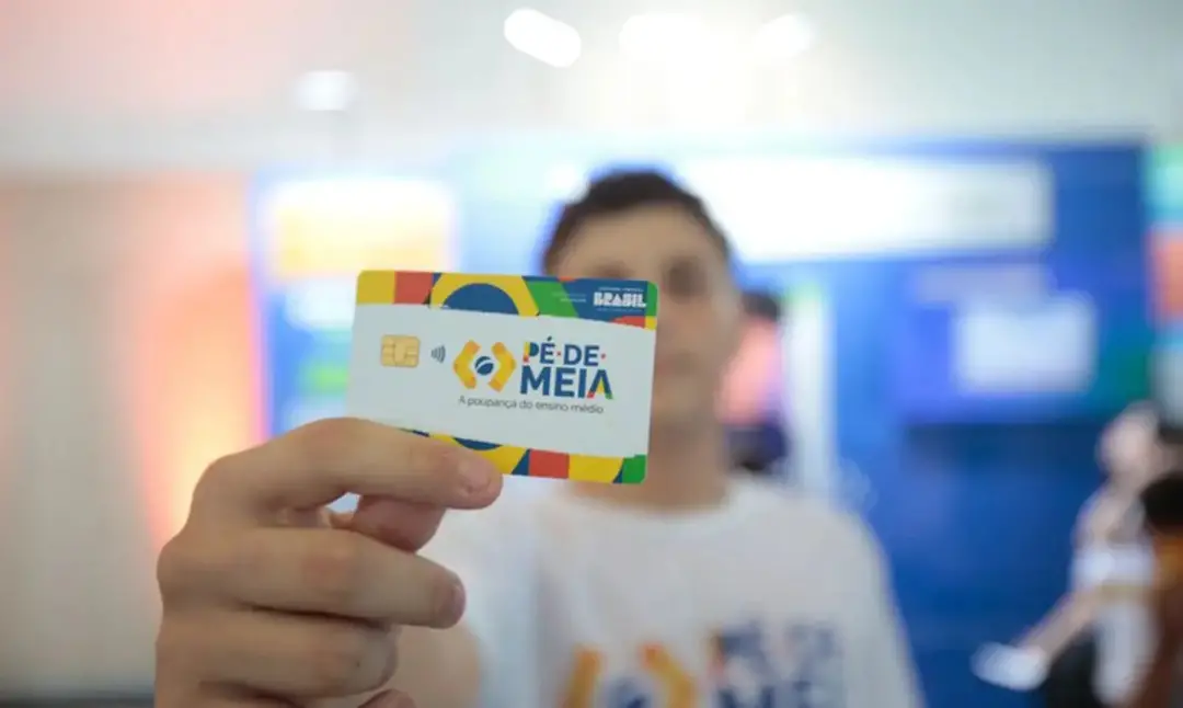 Pagamento do Pé-de-Meia em setembro começa dia 21, seguindo cronograma de acordo com o mês de nascimento. Esse incentiv…