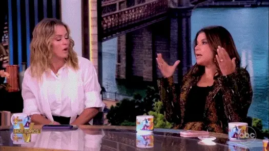 Joy Behar levantou a questão no The View sobre a cobertura da mídia em relação à saúde de Trump comparada à de Biden. S…