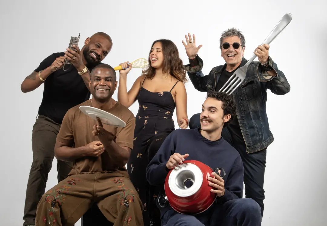 Músicos se divertindo no Rio Gastronomia, com garfo-guitarra e frigideira-percussão, durante a sessão de fotos do event…