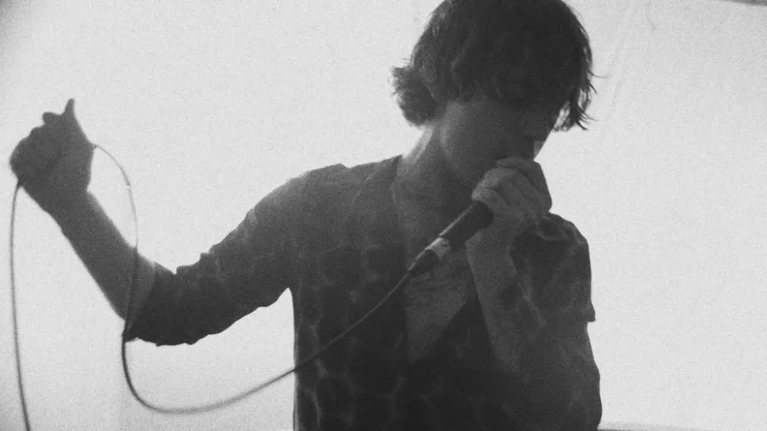 Iceage tocou quatro músicas, incluindo Star e Tender Blades, no show Unplugged do Adam Friedland Show. É legal ver band…
