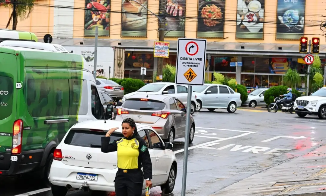 84 cruzamentos em Goiânia vão ter a sinalização de direita livre reforçada pela Prefeitura. Essa medida ajuda o fluxo, …