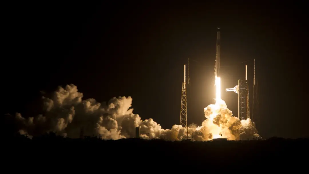 SpaceX garantiu mais US$ 950 milhões da NASA para mais três voos tripulados à ISS até 2030. Isso ajuda a manter o acess…