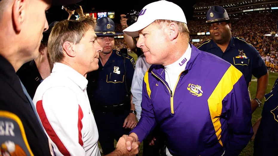 Lane Kiffin retornou ao Vaught Hemingway Stadium em Oxford para o jogo entre LSU e Ole Miss. A volta do técnico gera cl…