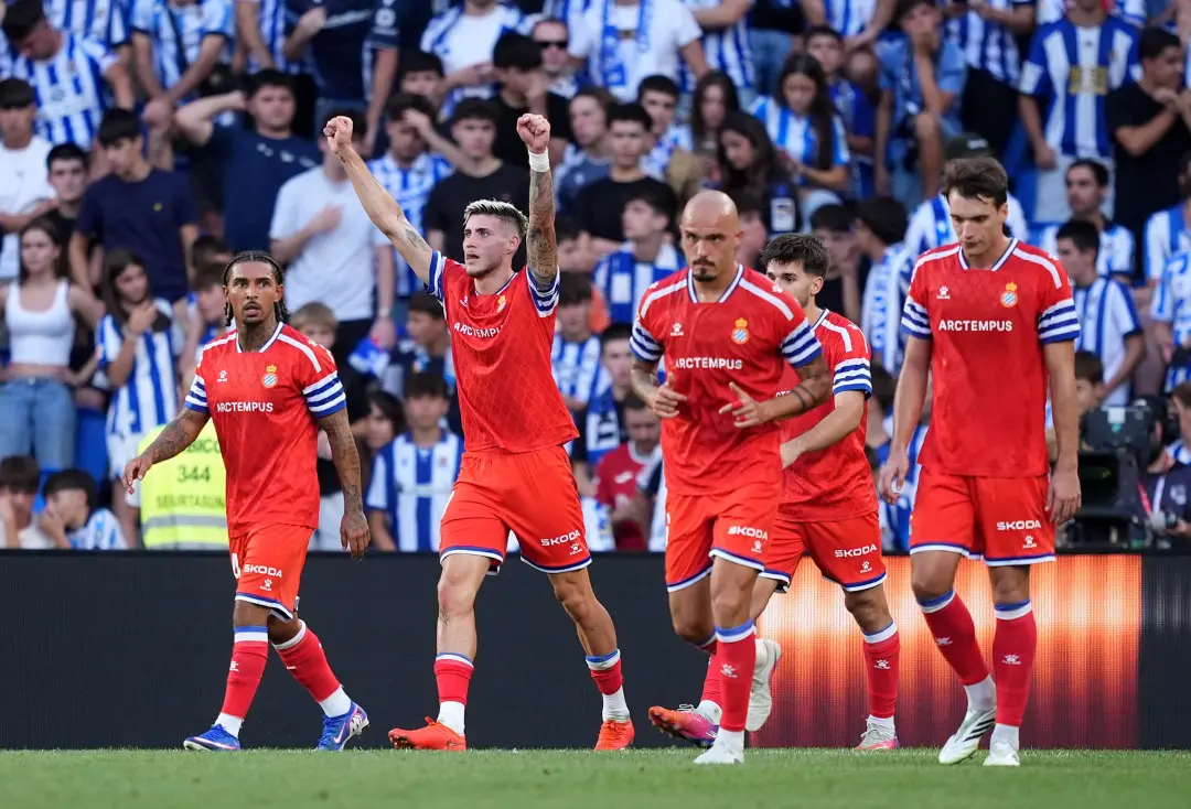 Roberto Fernández, atacante do Espanyol, teve sua cláusula de rescisão elevada de 25 para 30 milhões de euros após conv…