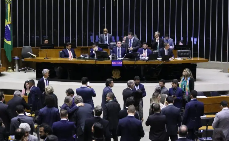 Rio de Janeiro tem 46 vagas na Câmara dos Deputados, e a disputa para 2026 já tá avançada. O sistema proporcional exige…