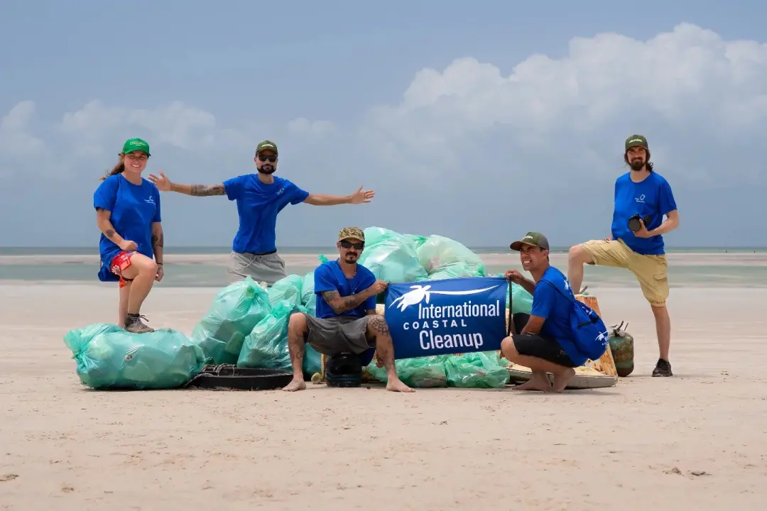 Praia da Marieta terá mutirão de limpeza neste sábado, das 7h às 14h. A iniciativa ajuda a diminuir o lixo nos ecossist…