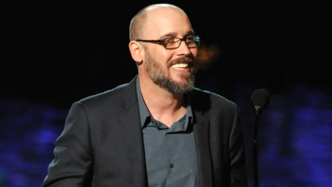 Amazon defendeu Ed Brubaker após acusações de assédio sexual e racial do ex assistente Ijaaz Noohu. A empresa afirmou q…