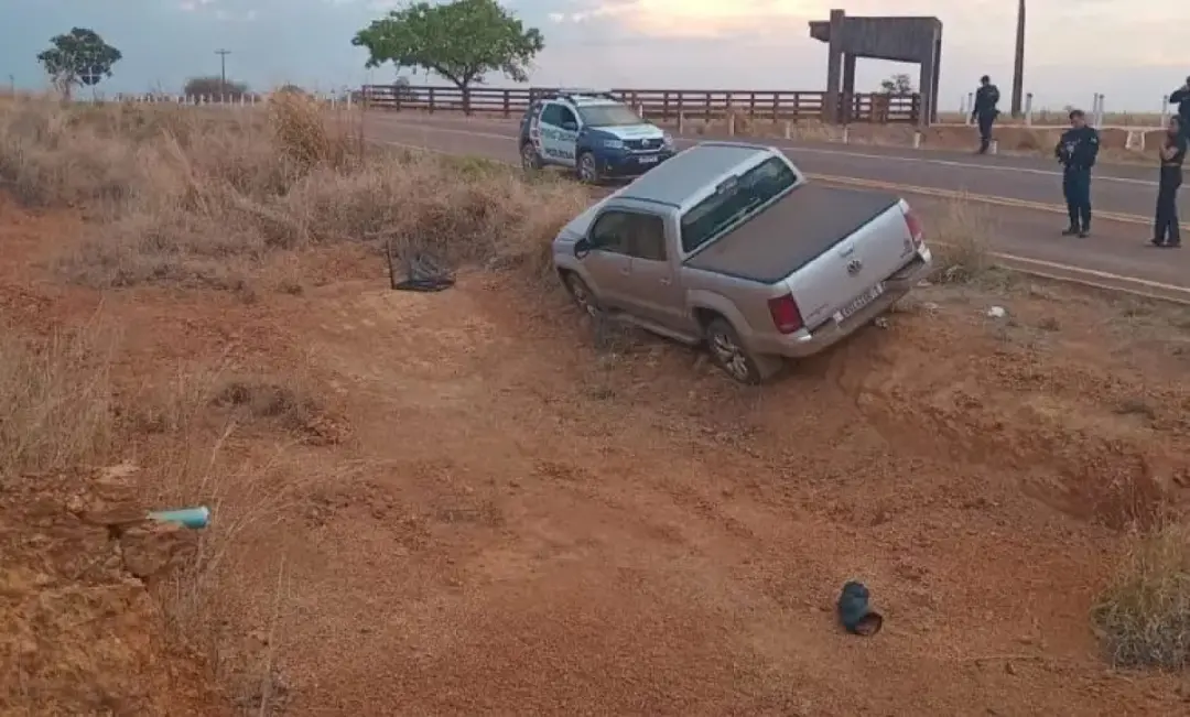 Três homens sequestraram uma motorista em semáforo em Rondonópolis, MT. A mulher foi encontrada com ajuda do celular de…