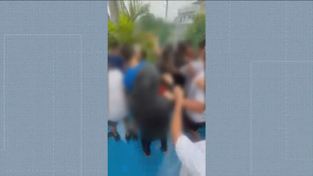 Na Taquara, alunos foram expulsos do Colégio Ícone por agredir um professor de educação física durante um jogo de futeb…