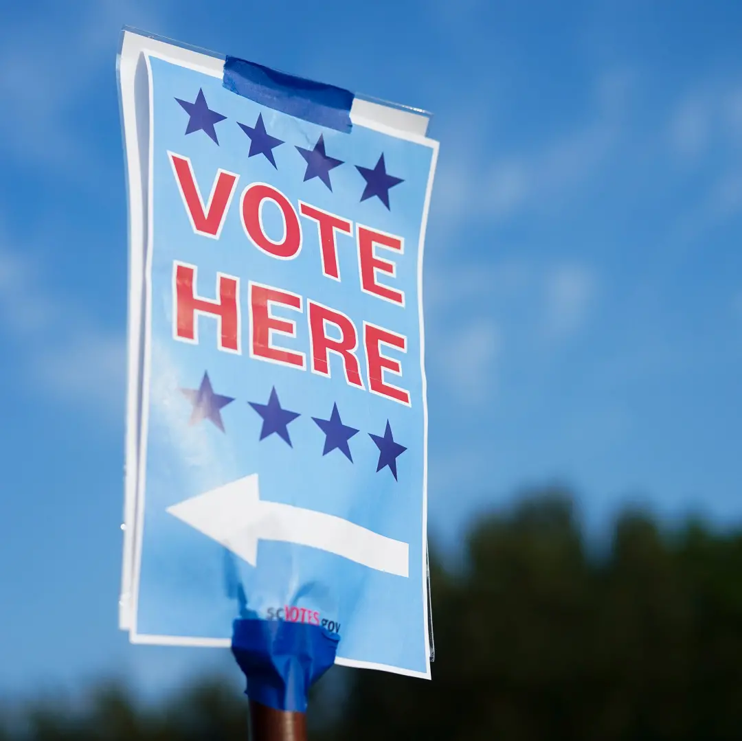 Inteligência dos Estados Unidos aponta campanhas de influência online buscando minar a confiança na democracia american…
