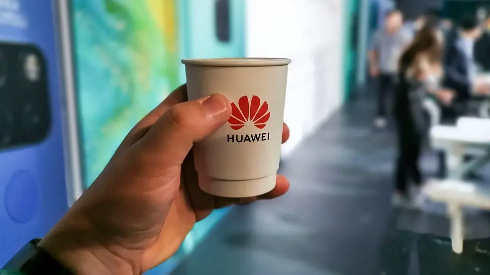 Huawei acelera o chip de IA Ascend 960DT para o primeiro trimestre de 2027, antecipando nove meses do previsto. A decis…