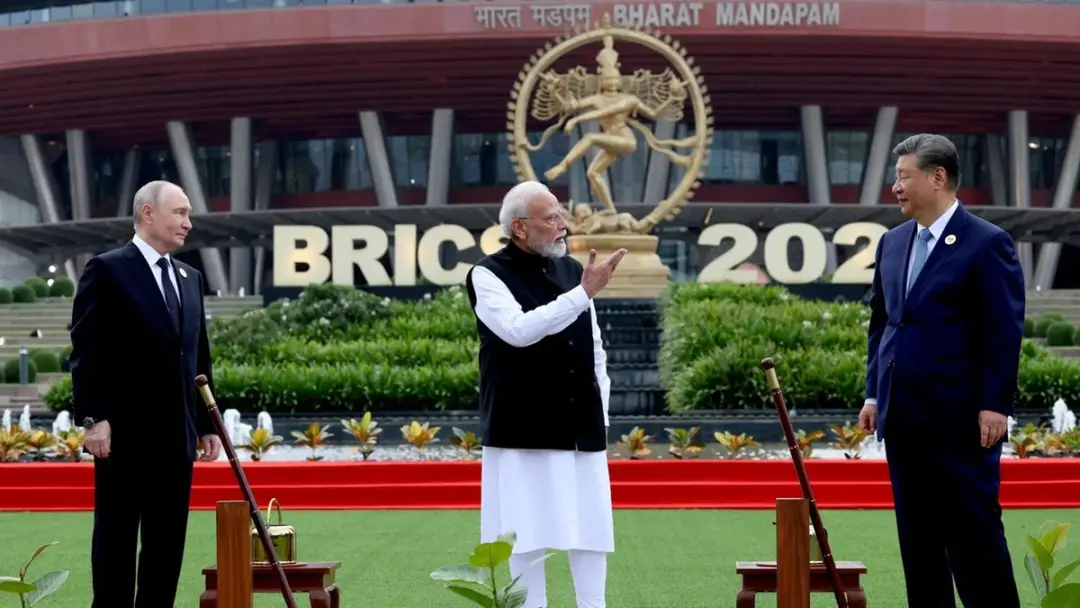 Nova Delhi sediou a cúpula dos BRICS com quase todos os líderes presentes. Isso mostra que o bloco tá ganhando peso pol…