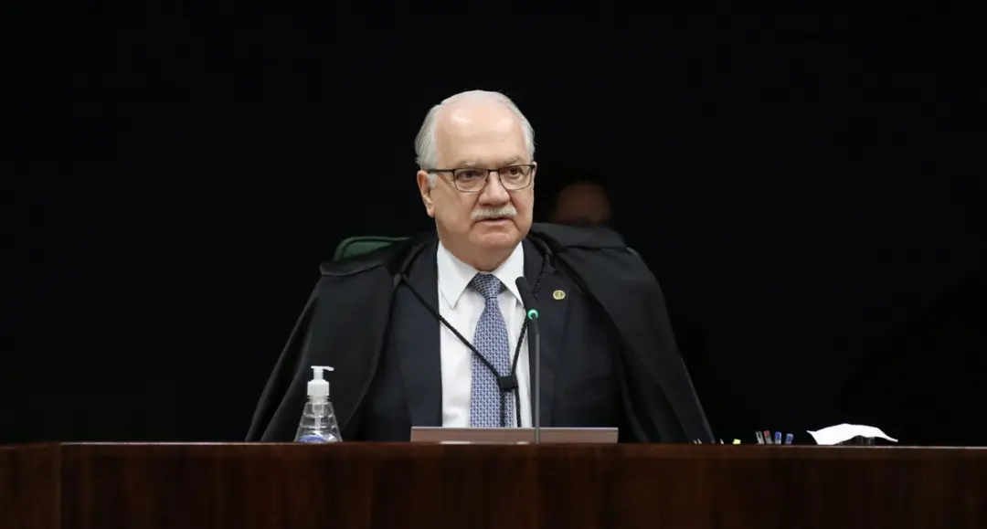 Min Dino traçou relação entre a emenda 7 de 1967 e decisões do Min Fachin no STF em 2026. Avalio que entender o ponto f…