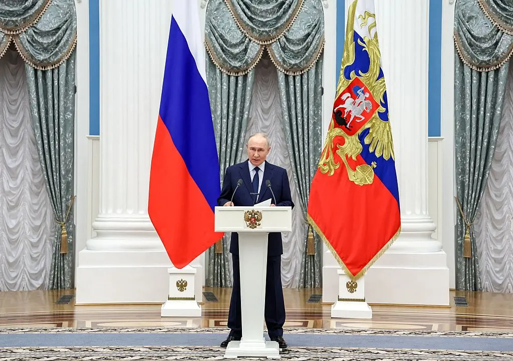 Na Rússia, a votação para a Duma já mostra a força da United Russia, que tem 310 de 450 cadeiras. É claro que o resulta…