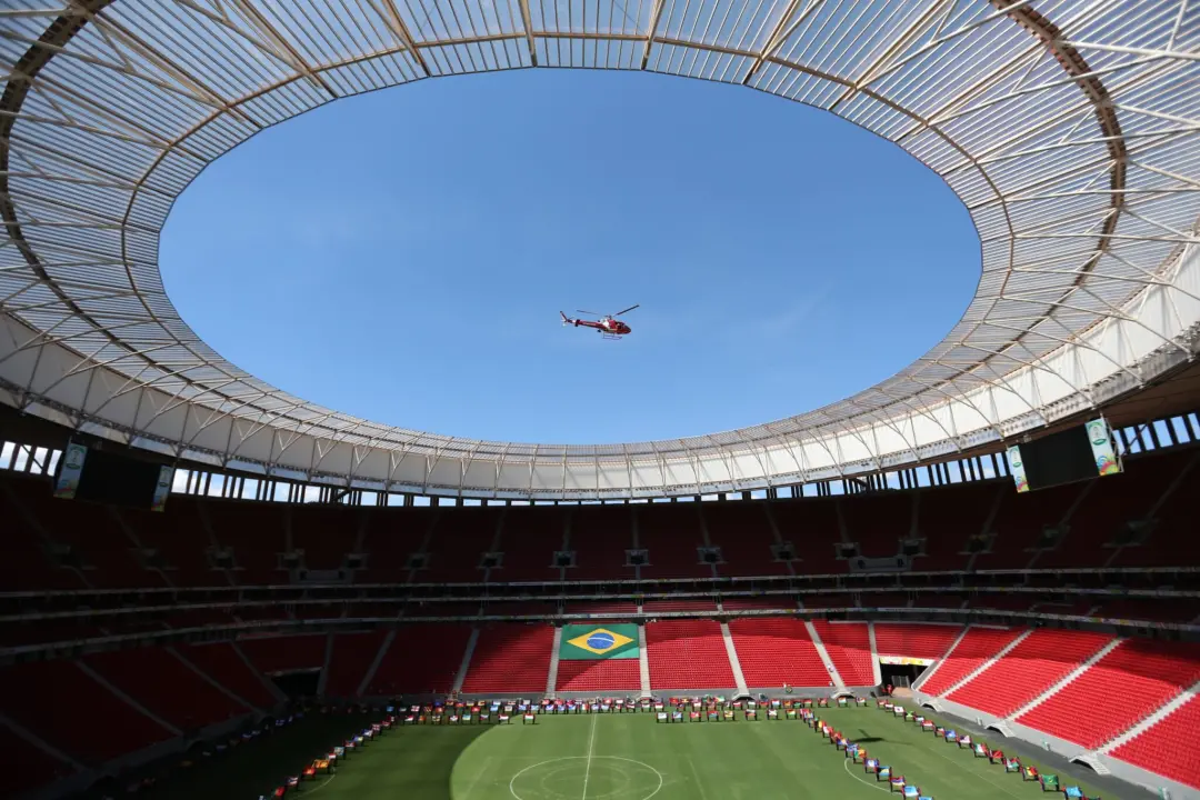 Mané Garrincha, em Brasília, recebeu visita técnica da Fifa para a Copa Feminina de 2027. O estádio deve sediar sete pa…