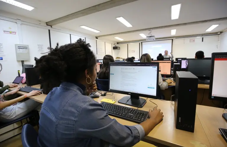 3 mil vagas no curso online de Direitos Humanos na UFPR. É pra quem trabalha com educação básica e quer aprimorar a for…