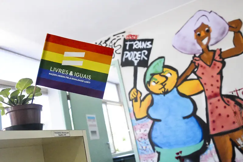 Projeto de Lei 3337/26 cria protocolo nacional no SUS para atender a população LGBTQIA+. O documento visa garantir resp…