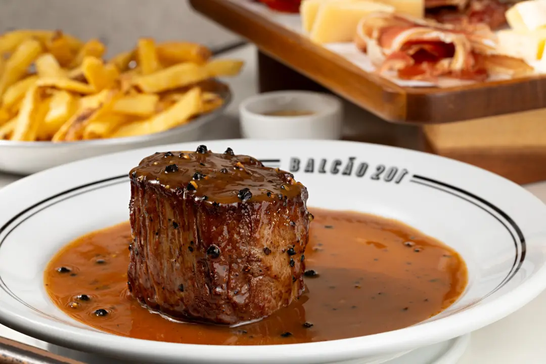 Balcão 201 ganhou o prêmio de melhor francês do Rio Show de Gastronomia 2026. O formato com formules de cifras digestiv…