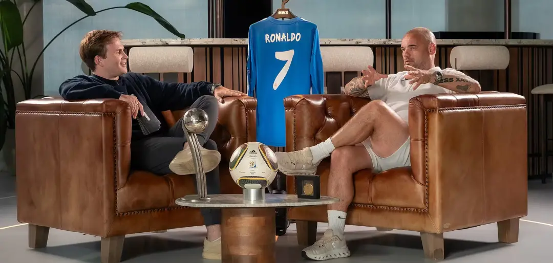 Sneijder leiloou a Bola de Prata de 2010 por R$ 112,777, e a bola do jogo contra o Brasil por R$ 36,3 mil. É um valor a…