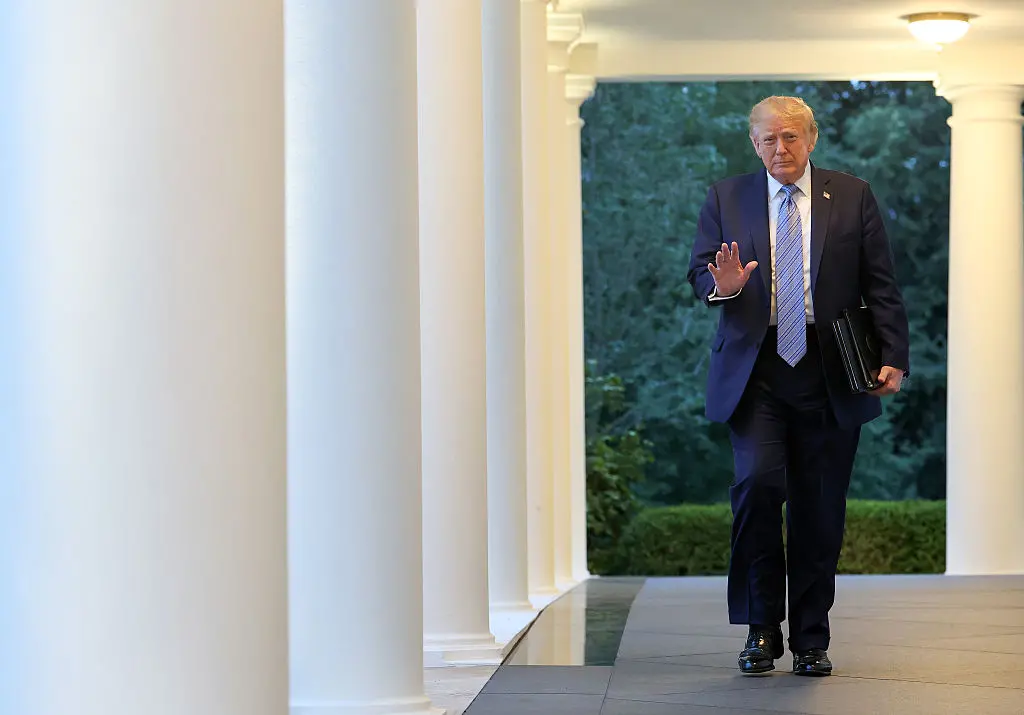 Novas regras da administração Trump podem dificultar o green card se imigrantes usarem assistência pública como auxílio…