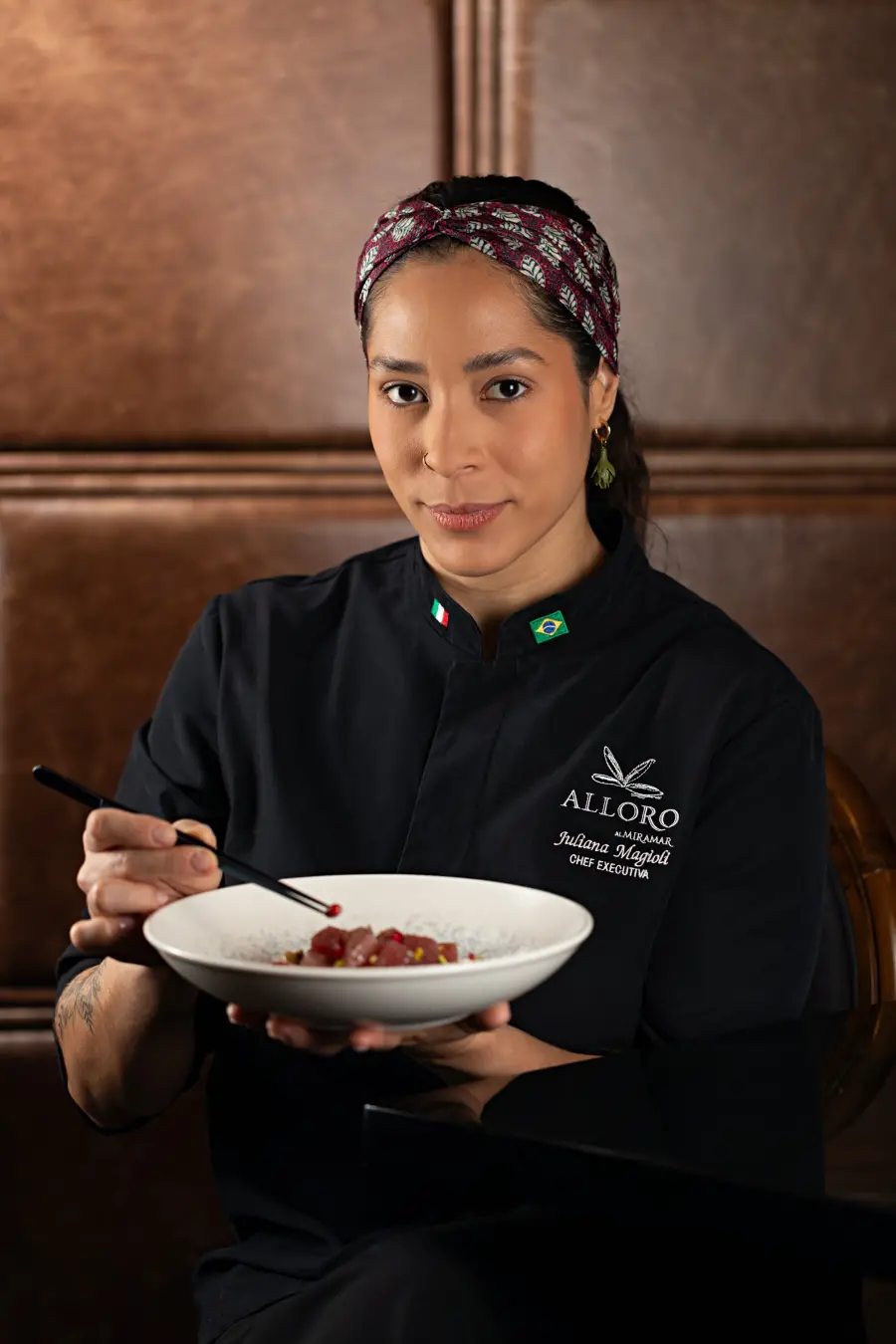 Juliana Magioli foi eleita Chef Revelação no Prêmio Rio Show de Gastronomia 2026. A carreira dela mostra que experiênci…