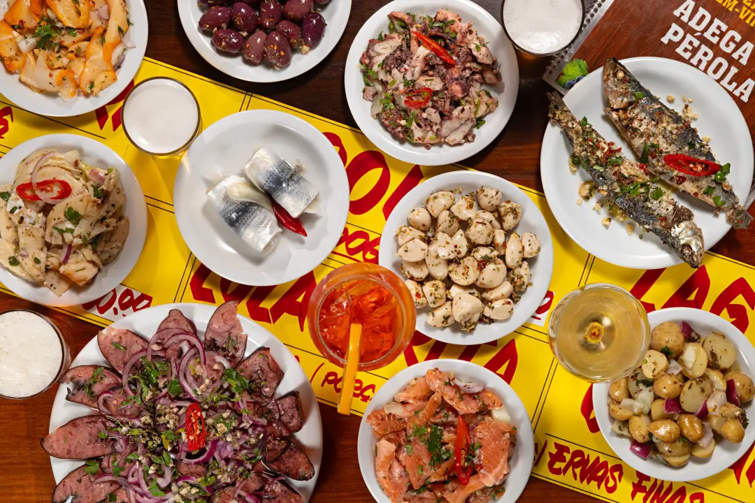 Adega Pérola, botequim de Vitória, ganhou o prêmio Rio Show de Gastronomia 2026 pelo melhor pé-sujo. Preservar a memóri…