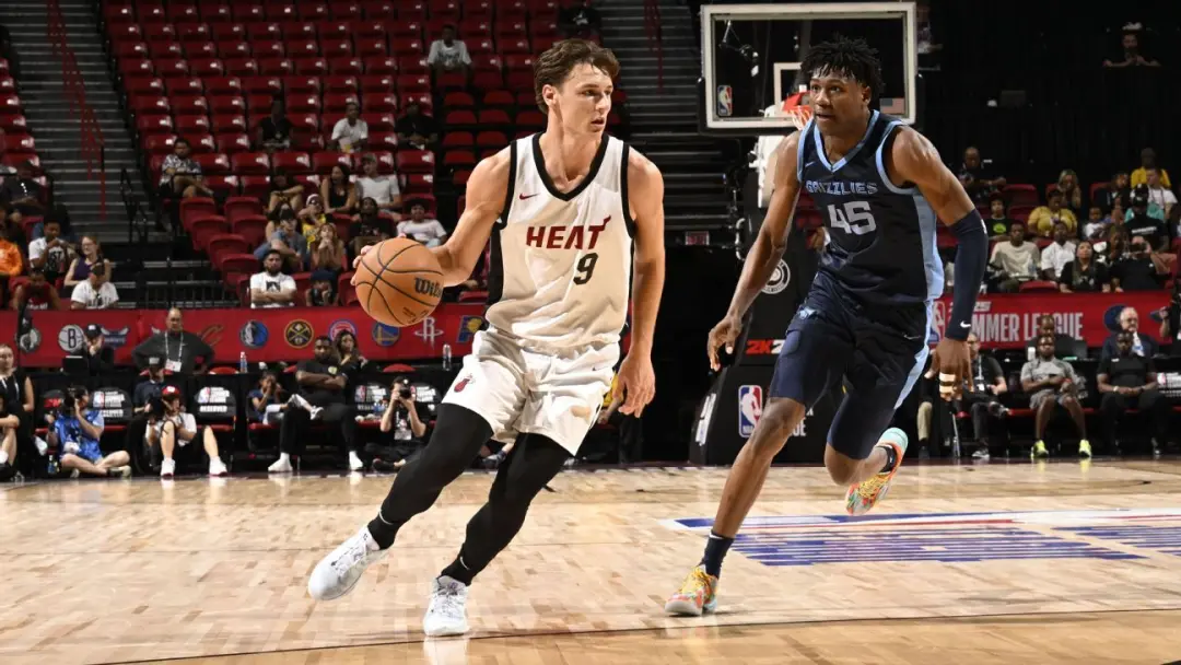 Pelle Larsson fechou uma extensão de quatro anos e 60 milhões de dólares com o Heat. É um movimento grande que dá segur…