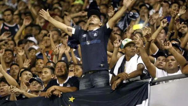 15 mil torcedores garantidos para o Remo contra o Santos no Mangueirão. A ação de sócios adimplentes dá ingresso cortes…