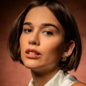 Theresa Fonseca adiou lua de mel por causa da novela Um leão por dia na Globo. Escolher a arte de representar personage…
