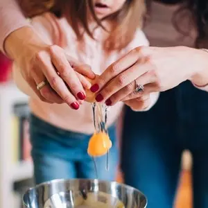 Cinco receitas fáceis com ovos aparecem para um café da manhã variado e nutritivo. É fácil achar uma opção proteica pra…