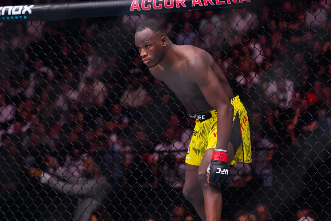 Arnold Allen, cabeça de chave no UFC 333 em Abu Dhabi, saiu da luta contra Aaron Pico por lesão. Trocar Allen por Losen…