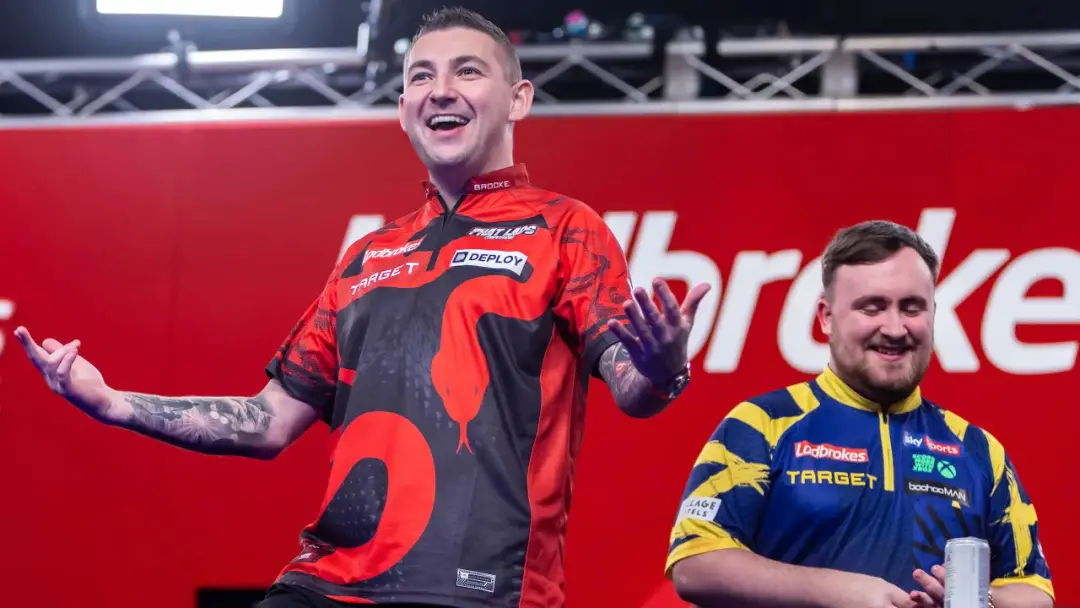 Ross Smith bate Daryl Gurney por 10 a 4 na segunda rodada da World Series of Darts Finals. Acho que o Smith mantém a co…