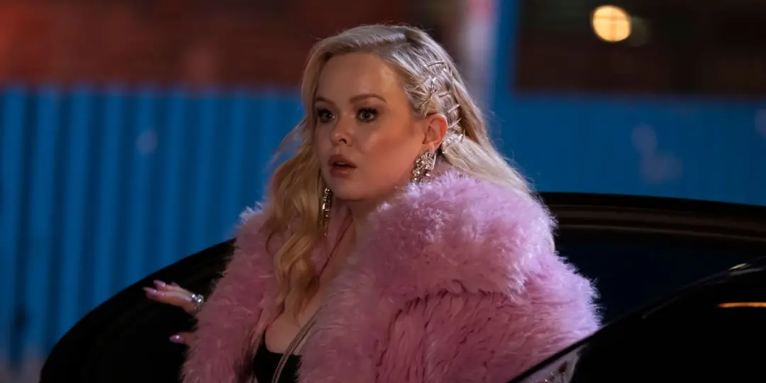 Nicola Coughlan na comedia britanica, dois anos apos Big Mood. A serie voltou com a segunda temporada em abril de 2026.…