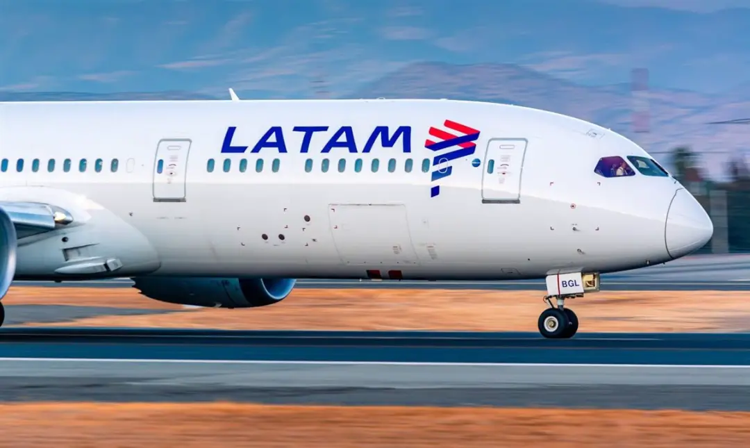 Latam foi eleita melhor companhia aérea da América do Sul em 2026, ganhando outros seis prêmios da Skytrax. Sete anos s…