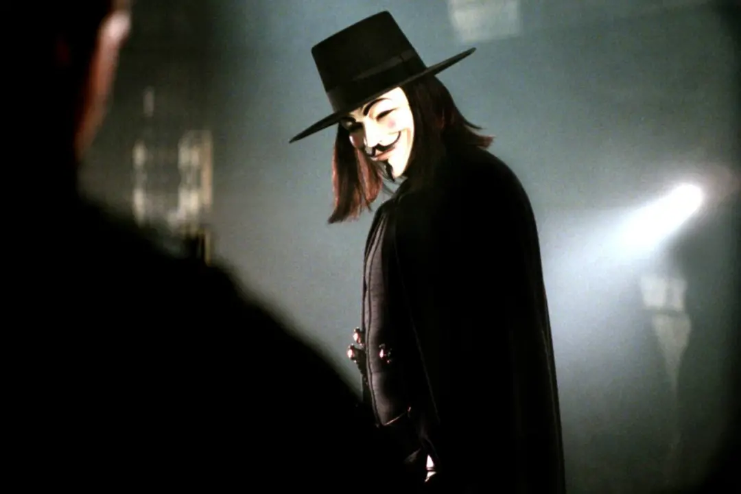 V for Vendetta volta aos cinemas após 20 anos, com lançamento de novo trailer na sexta. É legal ver um clássico assim v…