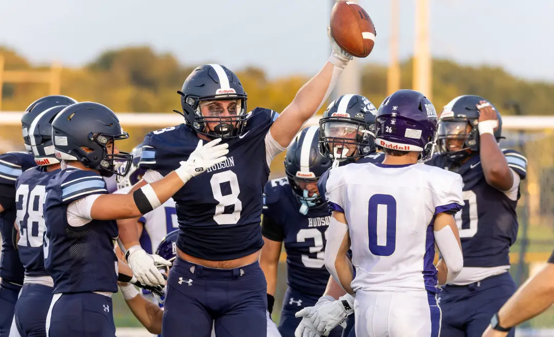 Hudson joga contra Nordonia no futebol americano, sendo um jogo importante na Semana 5 da Suburban League National Conf…