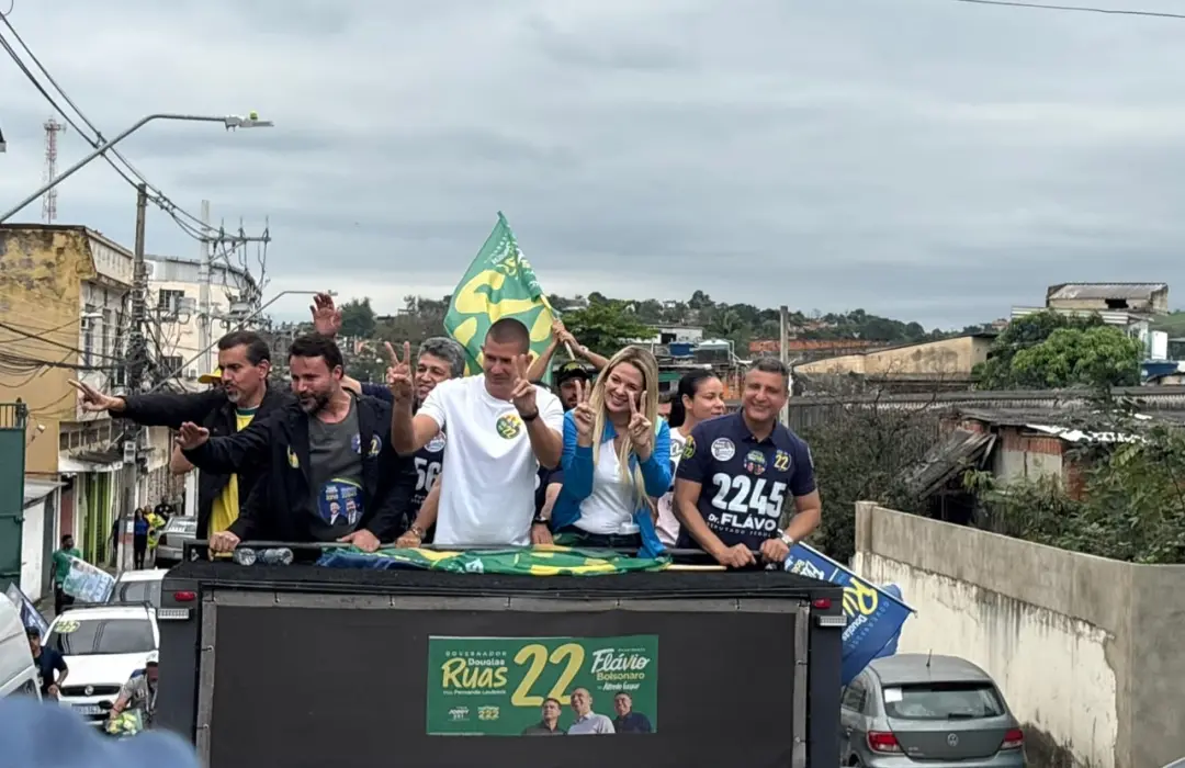 Douglas Ruas fez carreata em Nova Iguaçu e falou sobre acabar com camarote de políticos na Sapucaí, dizendo que só teri…